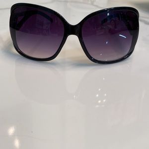 Designer inspired fashion sunglasses